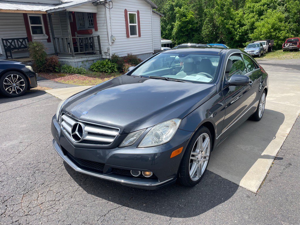 2010 Mercedes-Benz E-Class Image 3