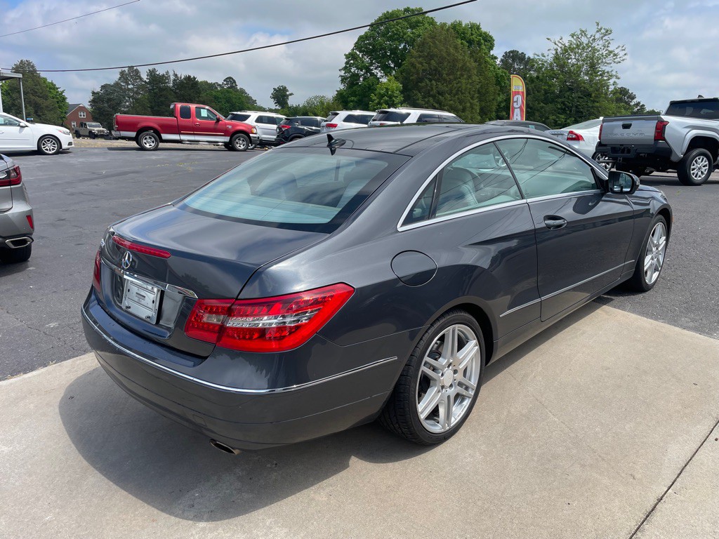 2010 Mercedes-Benz E-Class Image 8