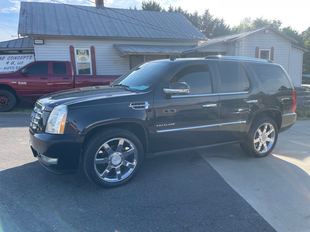 2010 Cadillac Escalade Image 2