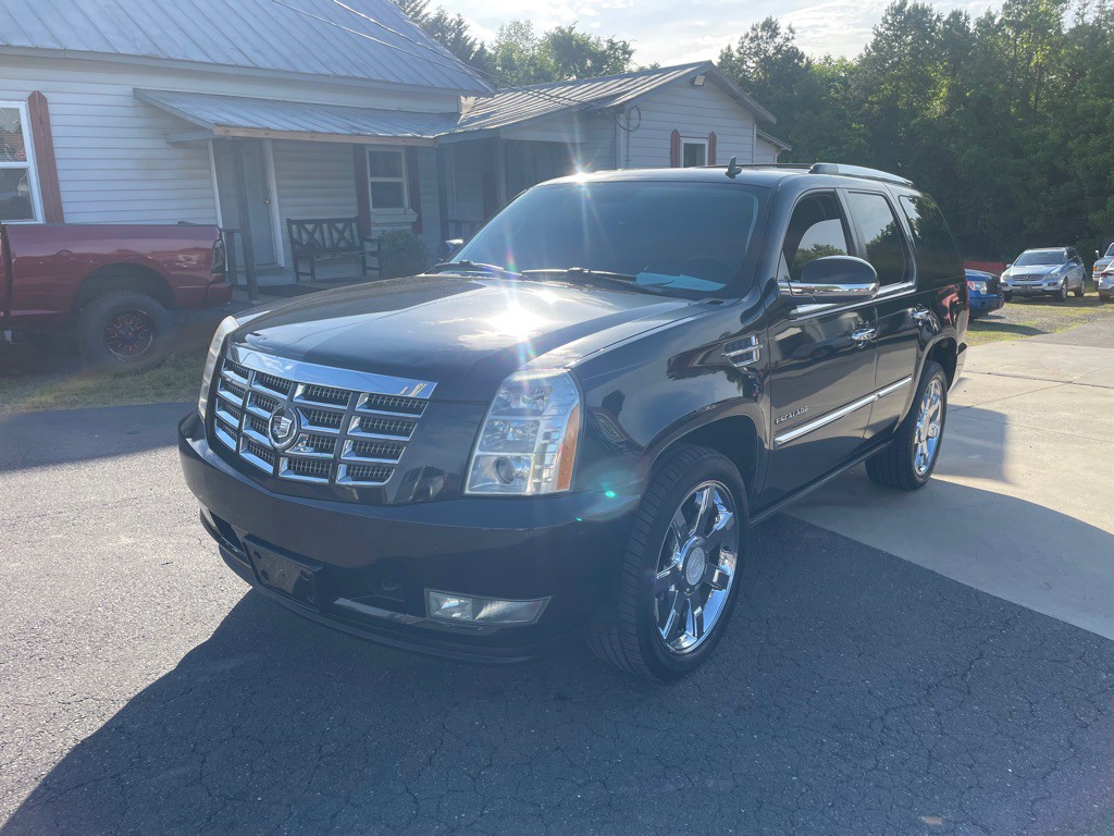2010 Cadillac Escalade Image 3