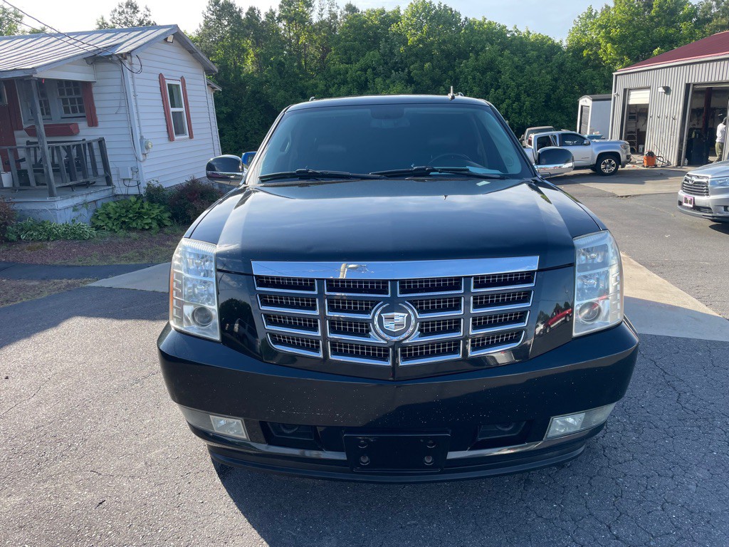 2010 Cadillac Escalade Image 4