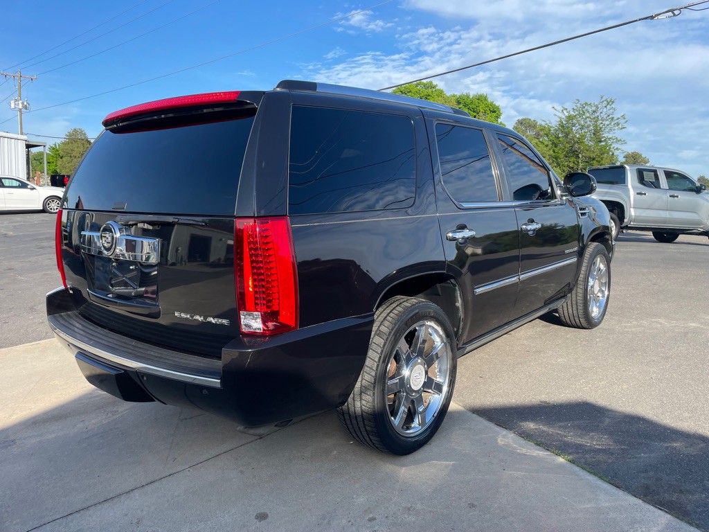 2010 Cadillac Escalade Image 8