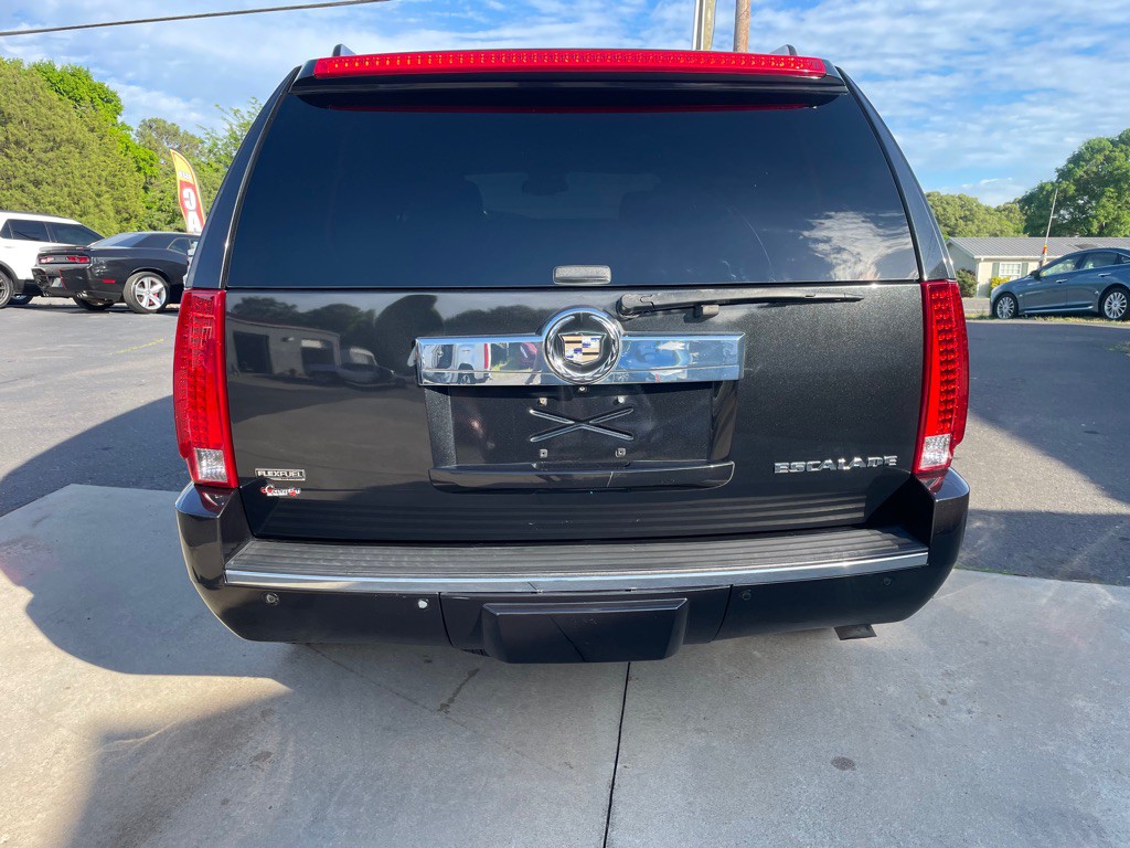 2010 Cadillac Escalade Image 9
