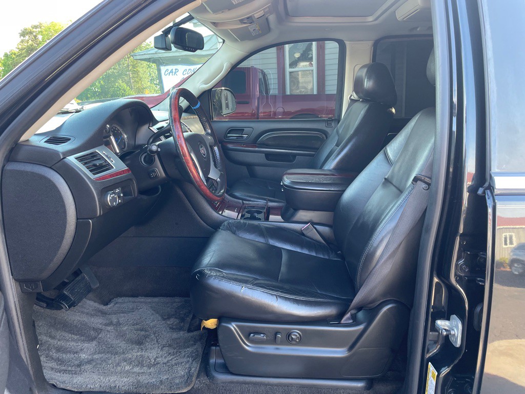 2010 Cadillac Escalade Image 11