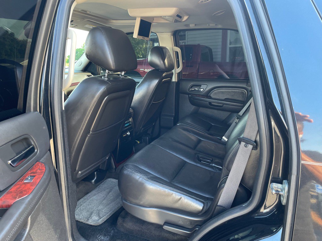 2010 Cadillac Escalade Image 12