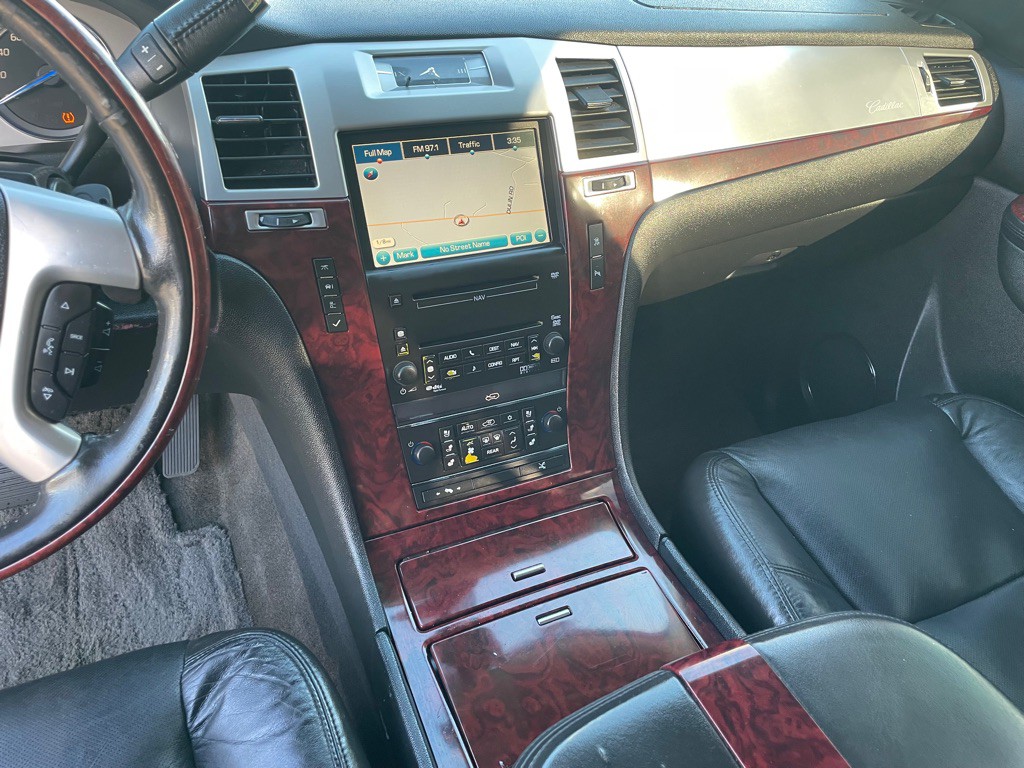 2010 Cadillac Escalade Image 17