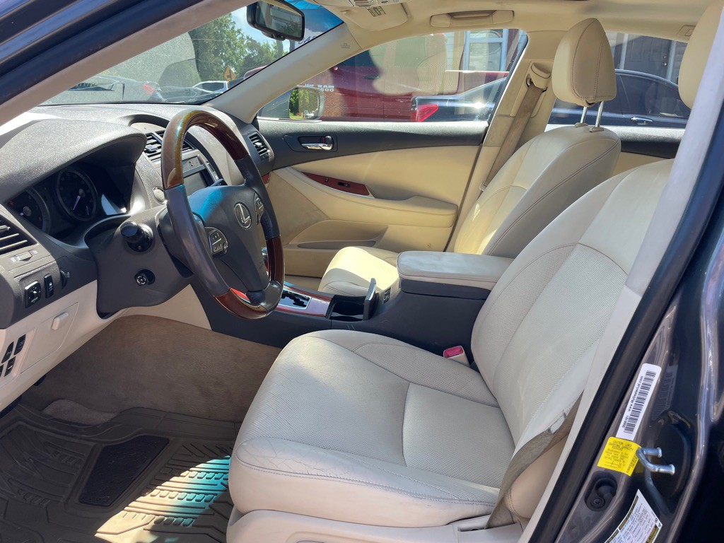 2012 Lexus ES Image 11