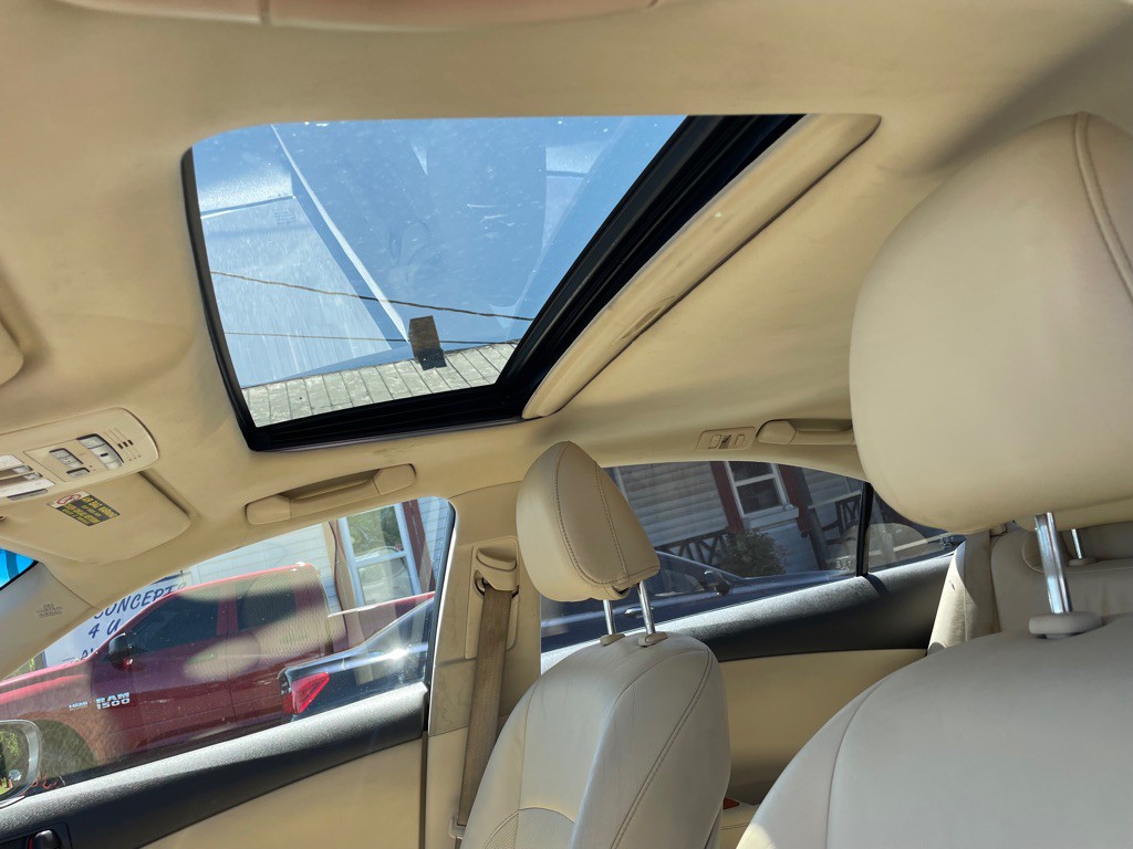 2012 Lexus ES Image 16