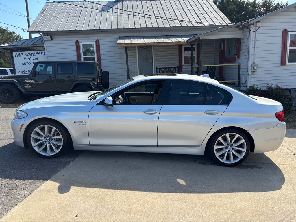 2012 BMW 5 Series Image 1