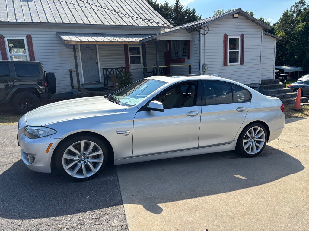 2012 BMW 5 Series Image 2