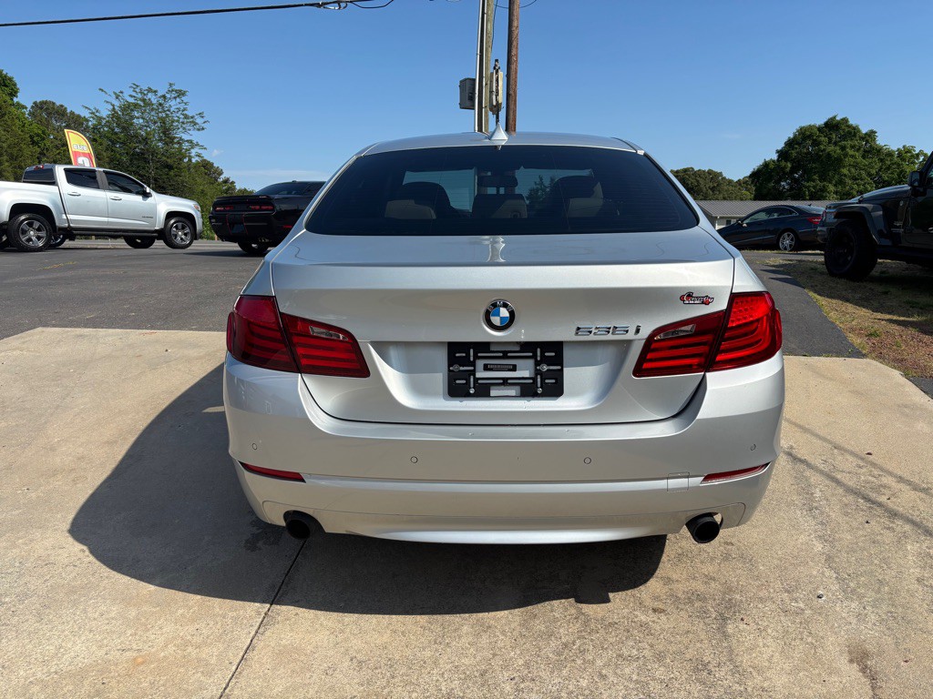 2012 BMW 5 Series Image 9