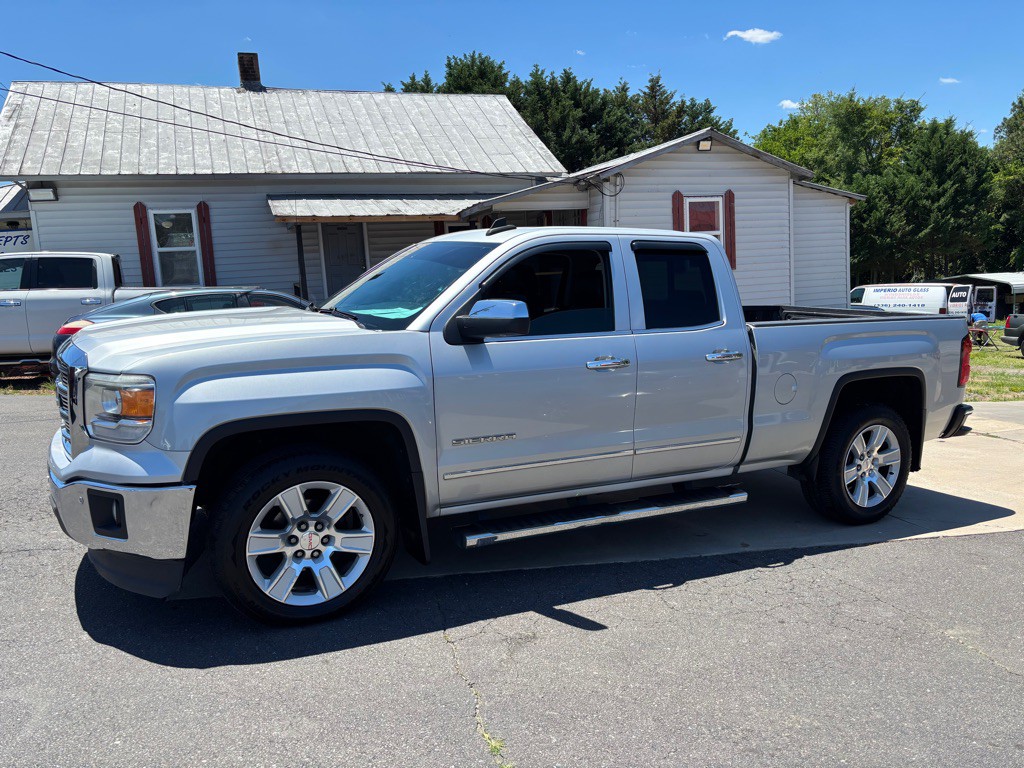 2015 GMC Sierra Image 2