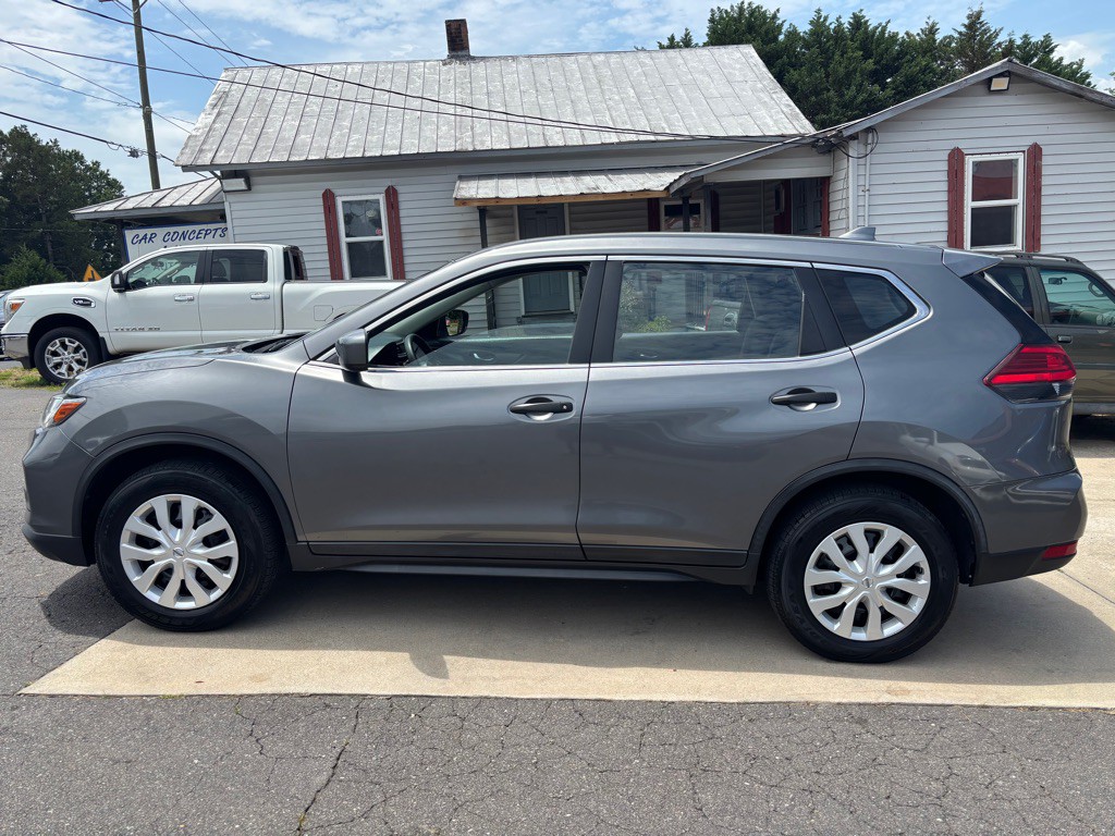 2017 Nissan Rogue Image 1