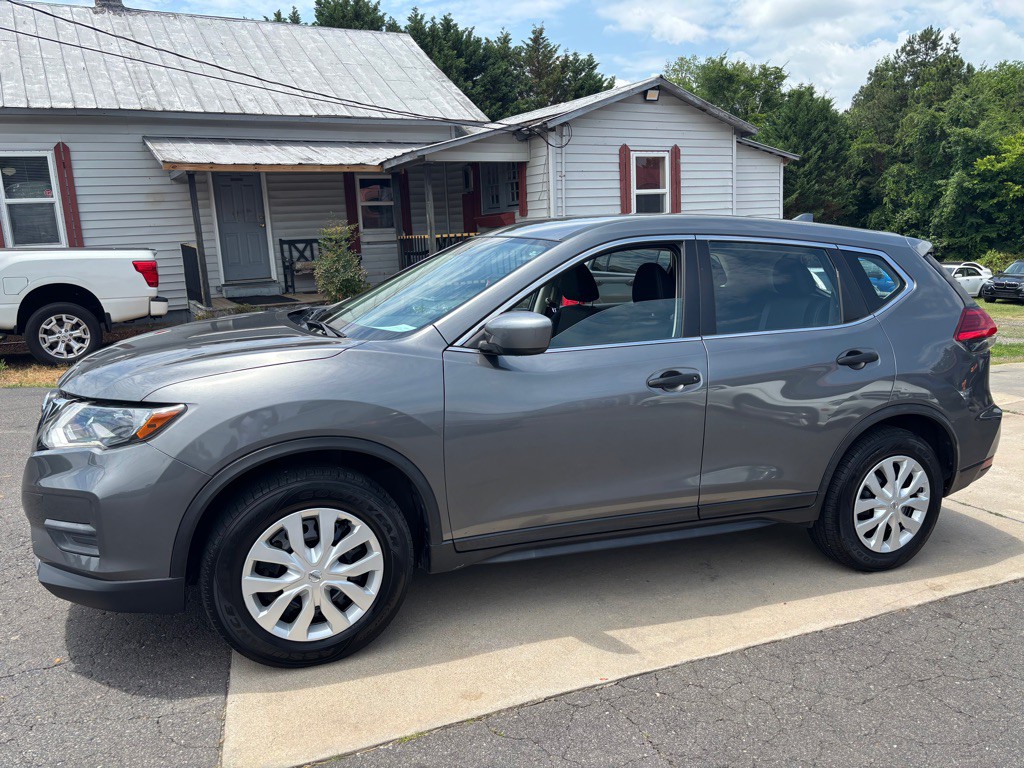 2017 Nissan Rogue Image 2