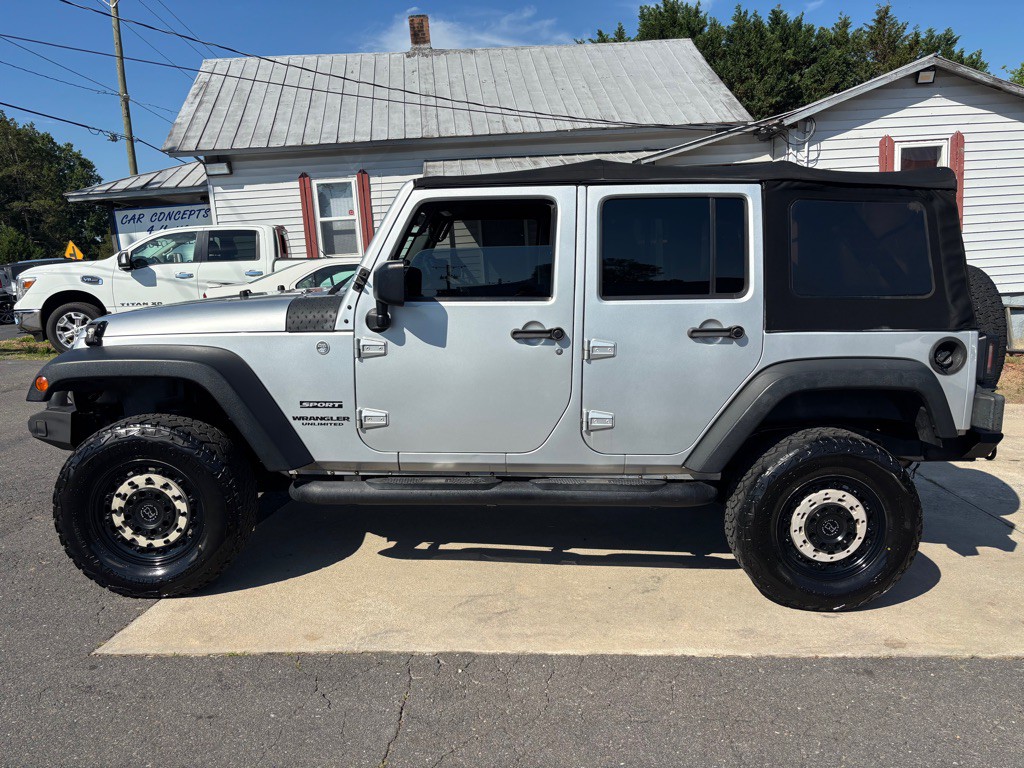 2012 Jeep Wrangler Unlimited Image 1