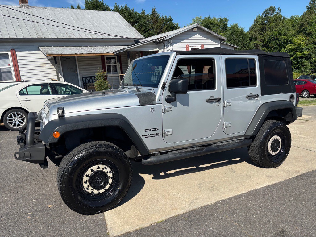 2012 Jeep Wrangler Unlimited Image 2