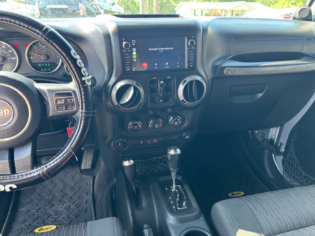 2012 Jeep Wrangler Unlimited Image 16