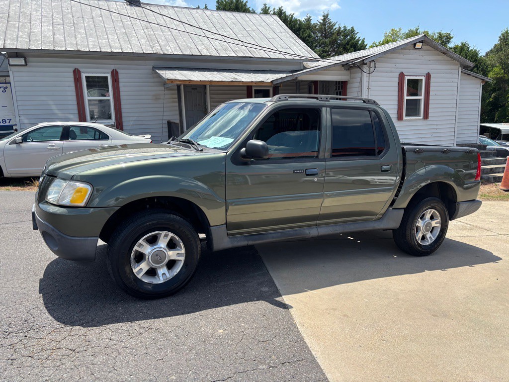 2004 Ford Explorer Image 2