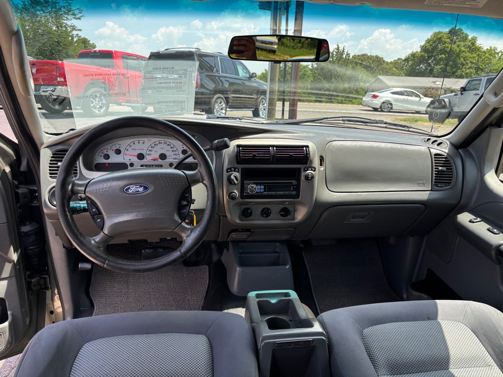 2004 Ford Explorer Image 14