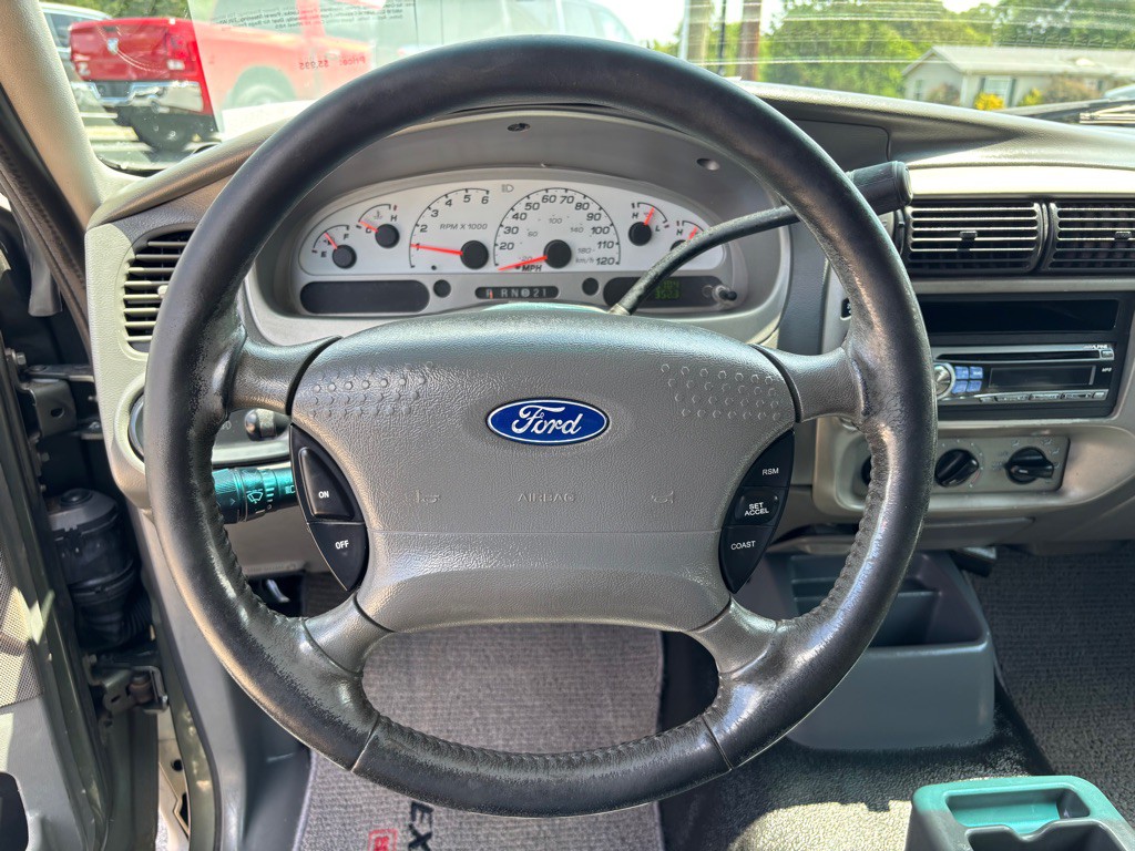 2004 Ford Explorer Image 15