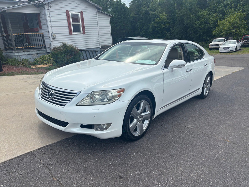 2010 Lexus LS Image 3