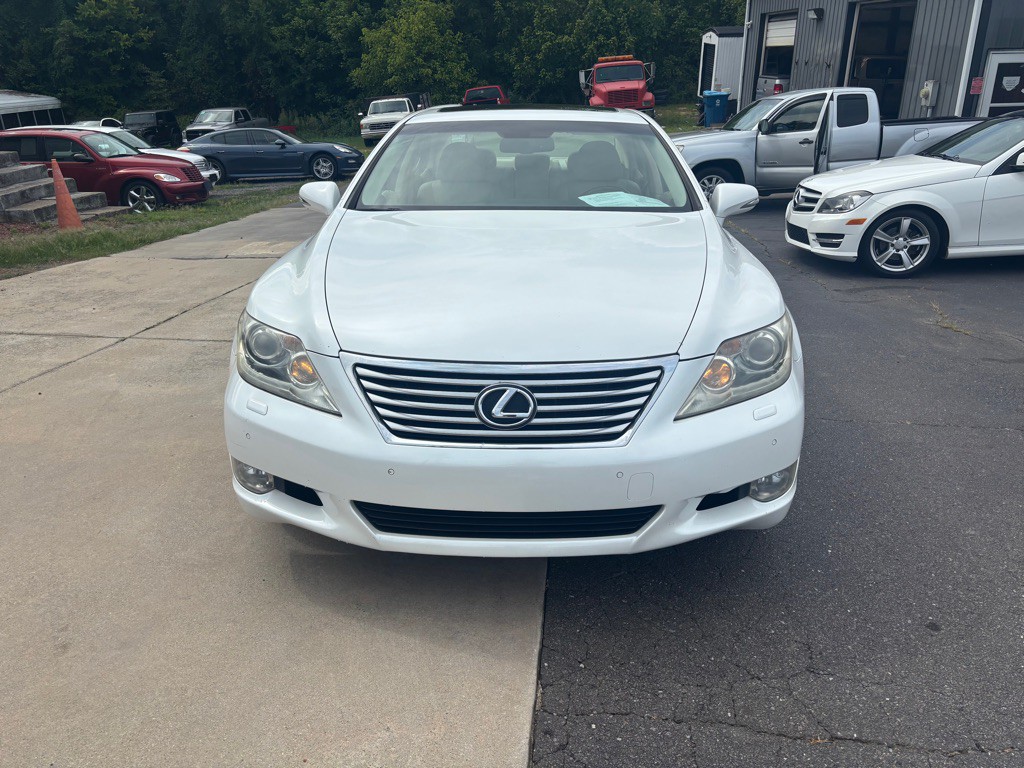 2010 Lexus LS Image 4