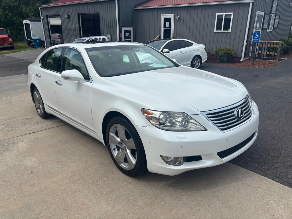 2010 Lexus LS Image 5