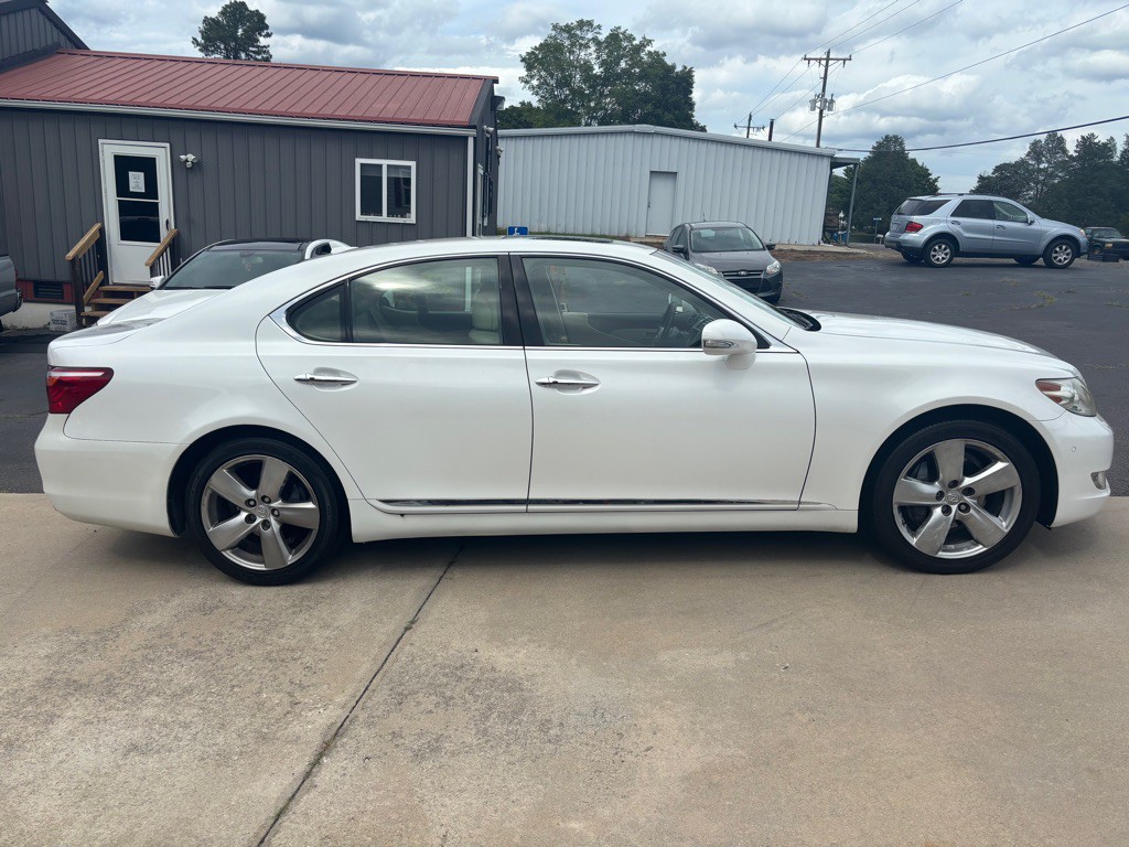2010 Lexus LS Image 7