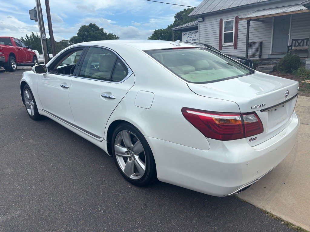 2010 Lexus LS Image 10