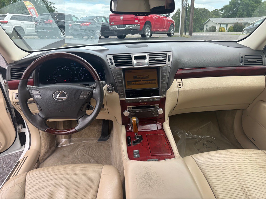 2010 Lexus LS Image 13