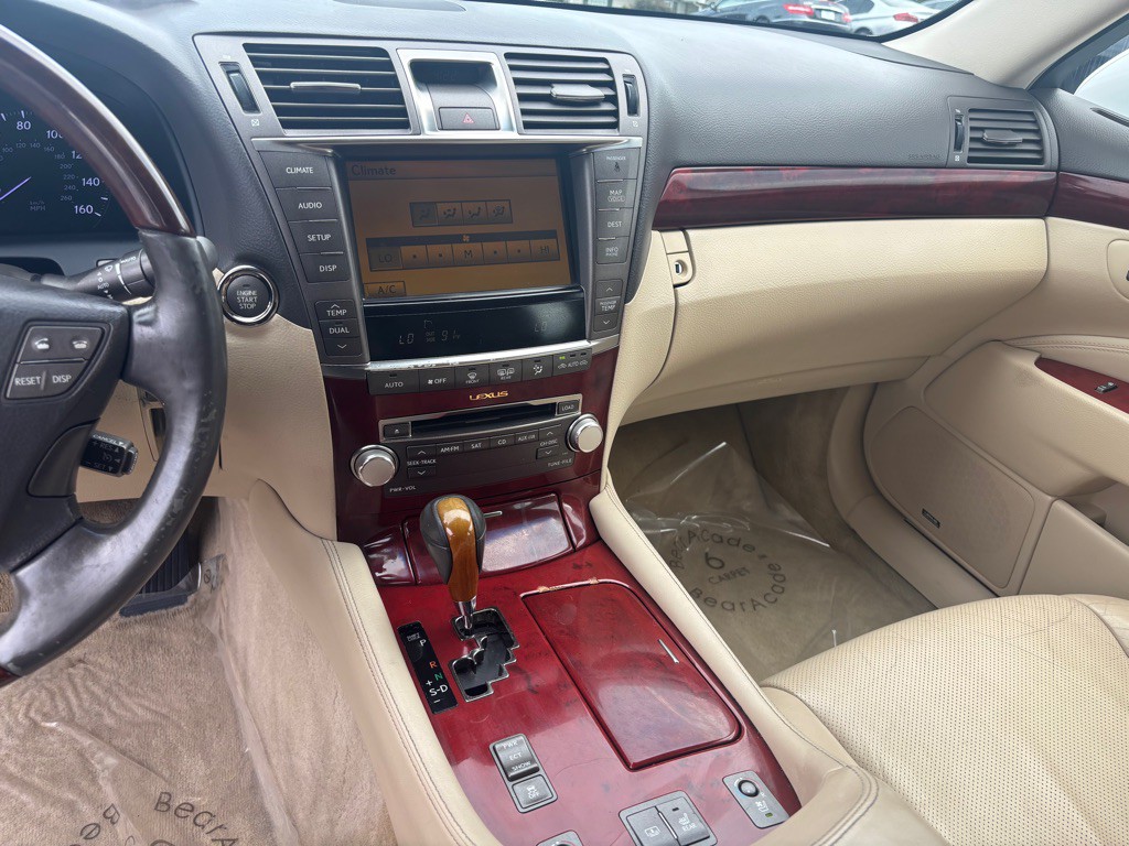 2010 Lexus LS Image 15