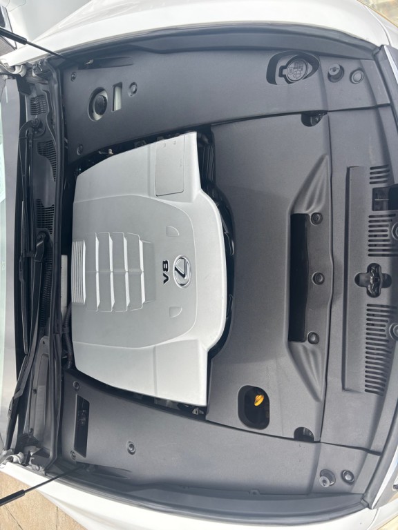 2010 Lexus LS Image 17