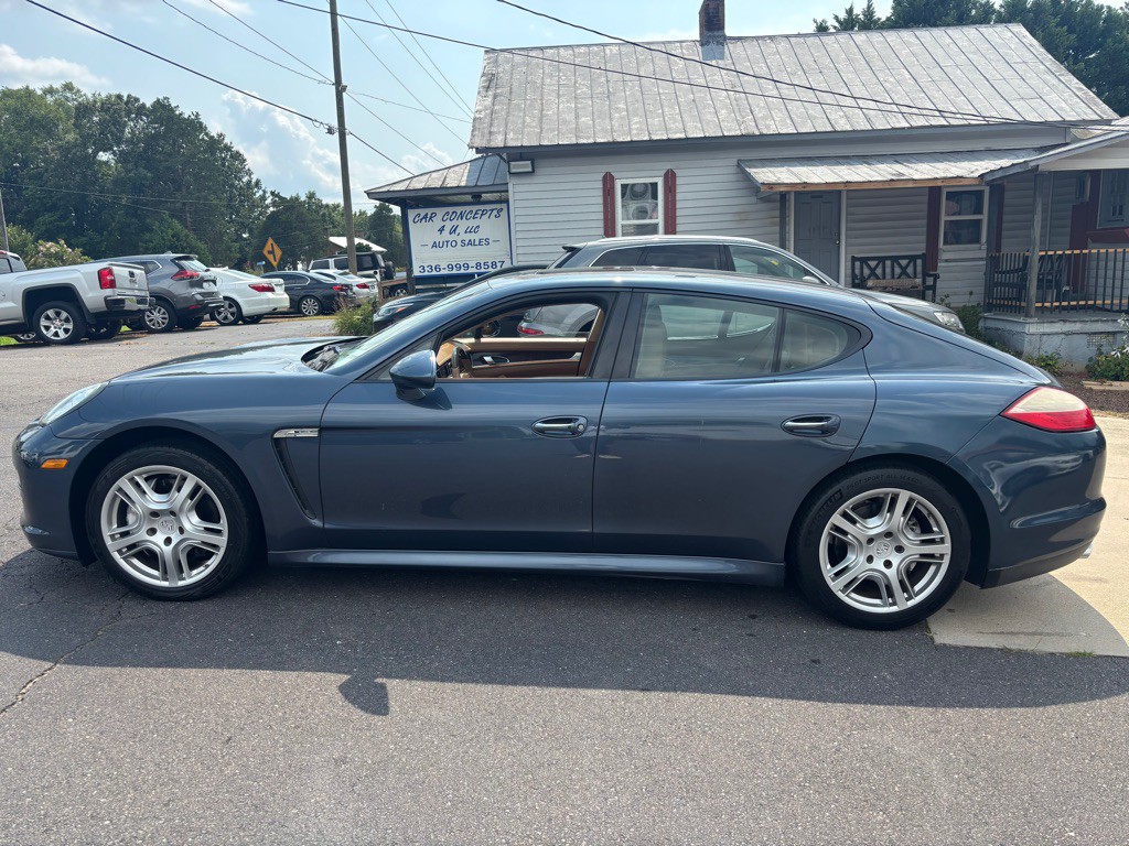 2011 Porsche Panamera Image 1