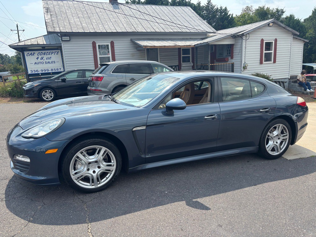 2011 Porsche Panamera Image 2