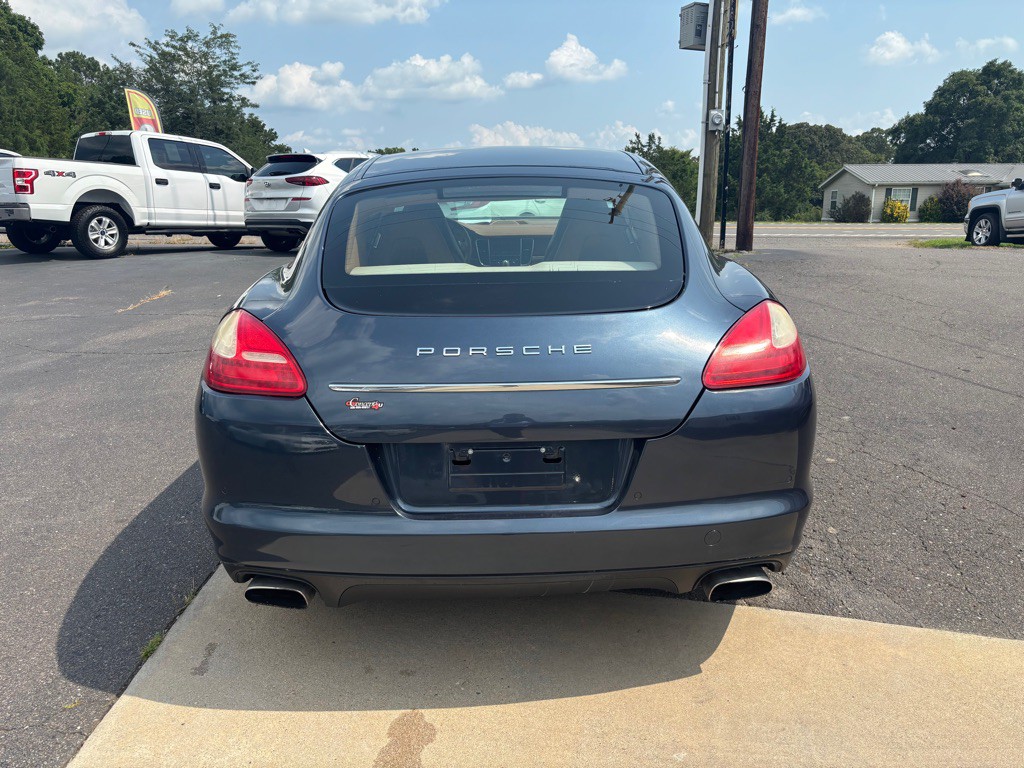 2011 Porsche Panamera Image 9