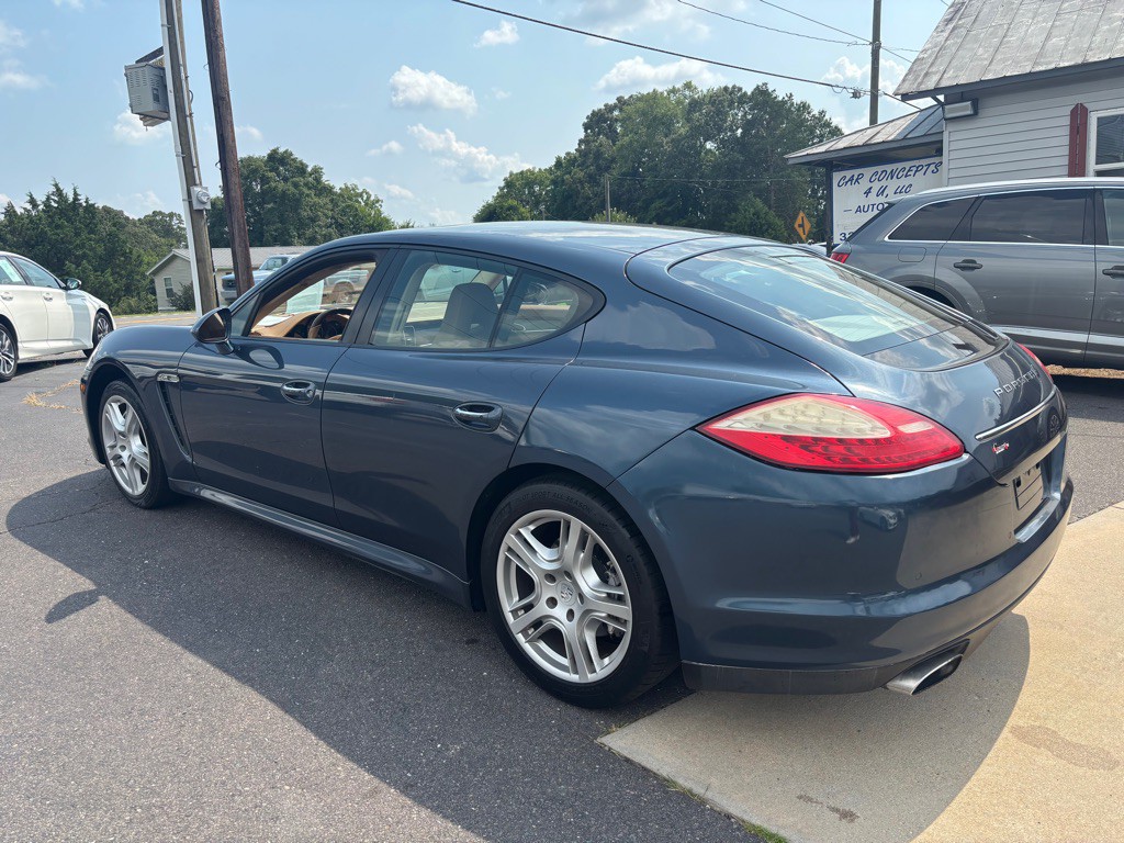 2011 Porsche Panamera Image 10