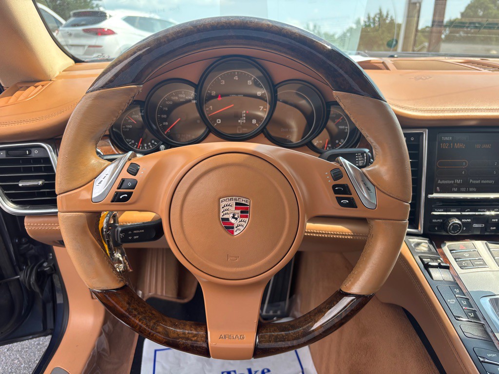 2011 Porsche Panamera Image 14