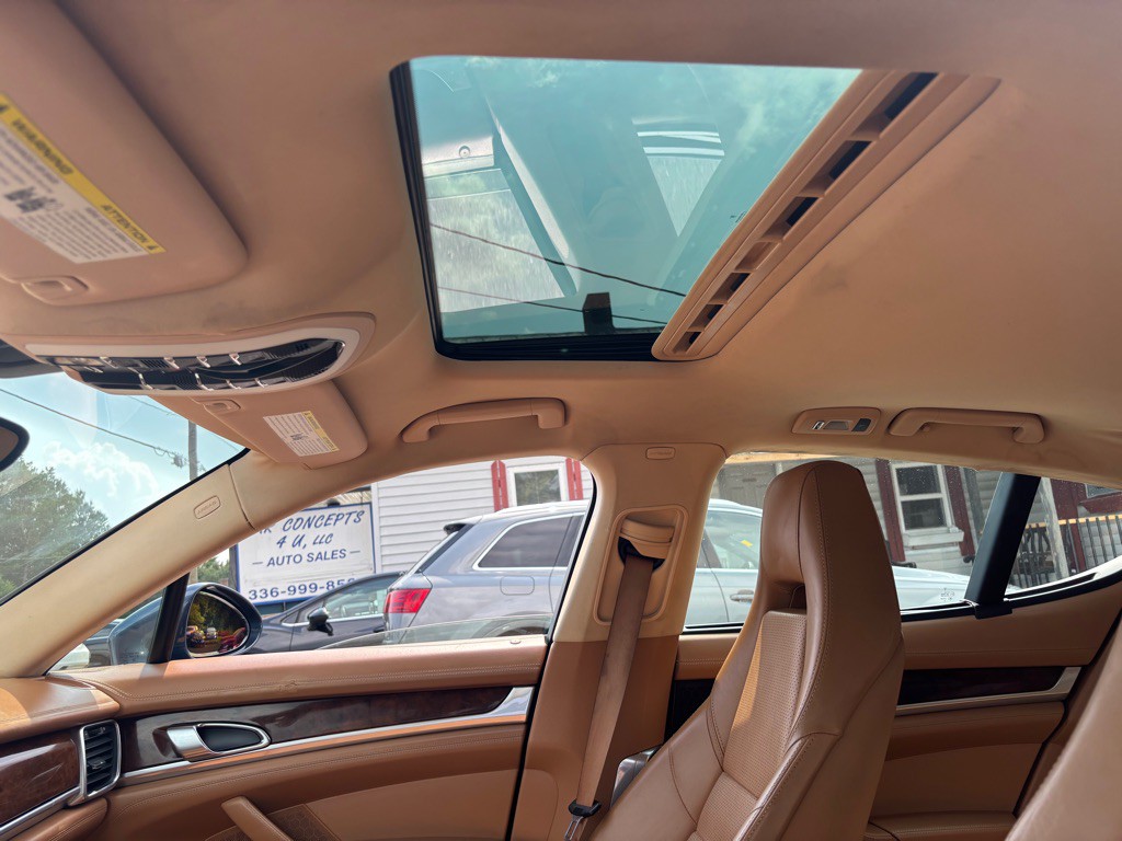 2011 Porsche Panamera Image 16