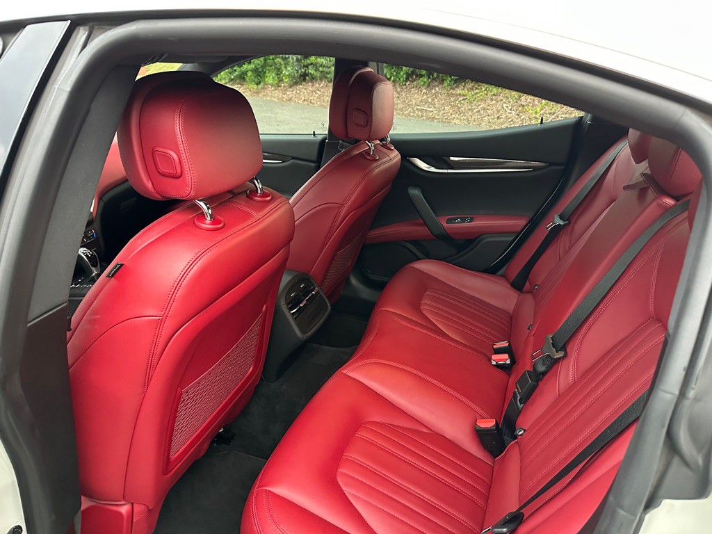 2017 Maserati Ghibli Image 23