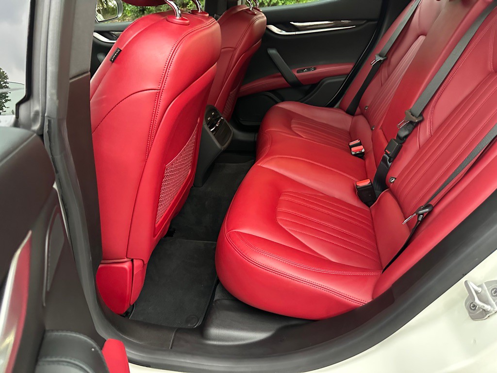 2017 Maserati Ghibli Image 24
