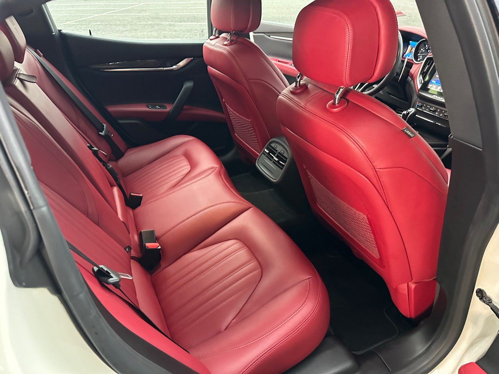 2017 Maserati Ghibli Image 27