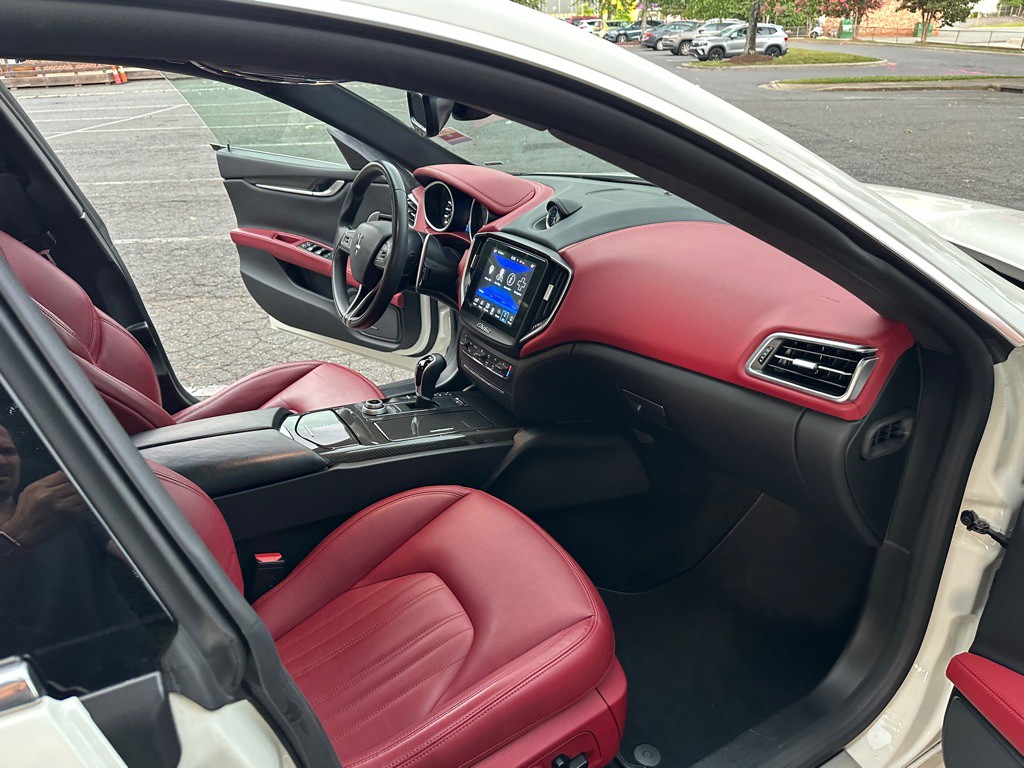 2017 Maserati Ghibli Image 30