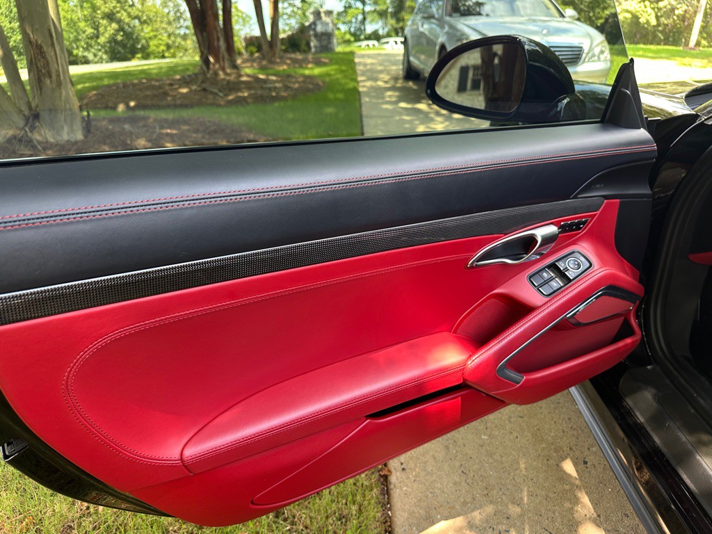 2015 Porsche 911 Image 25