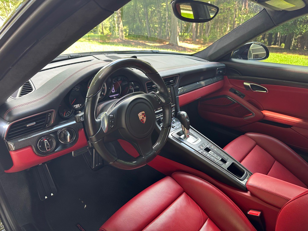 2015 Porsche 911 Image 28