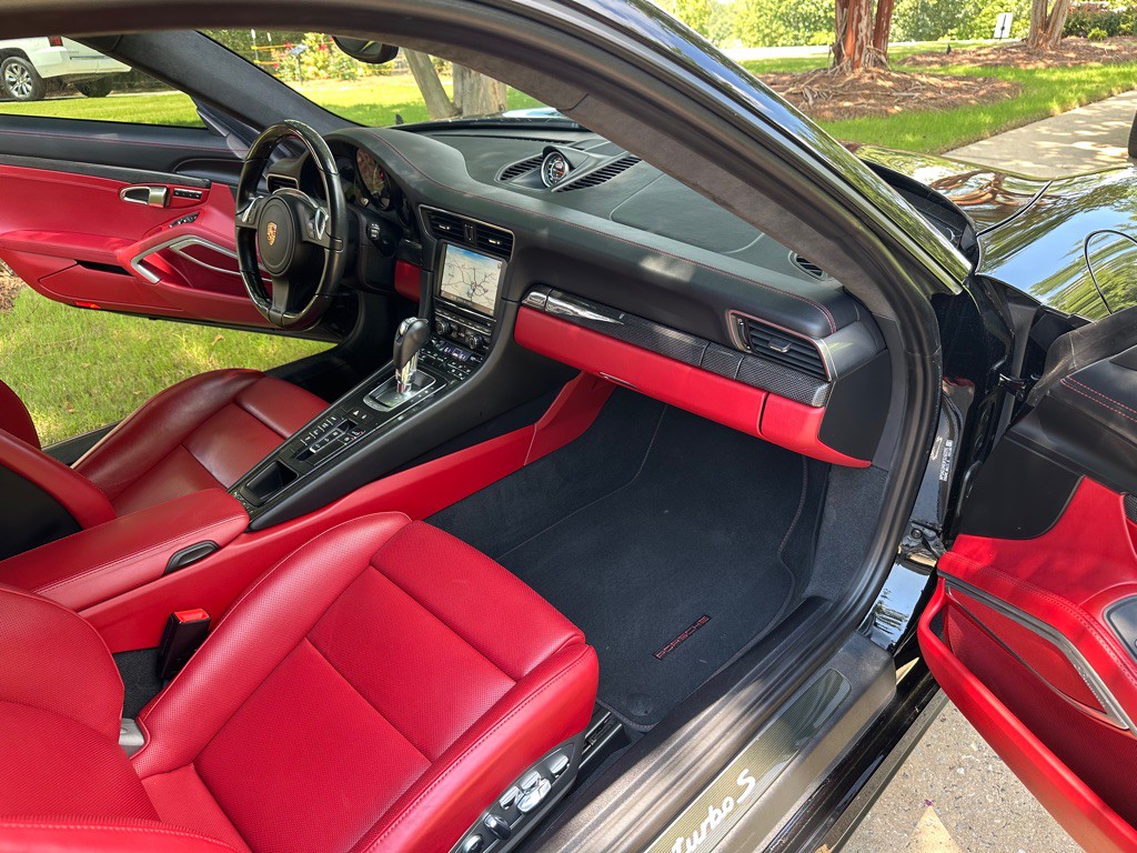 2015 Porsche 911 Image 39