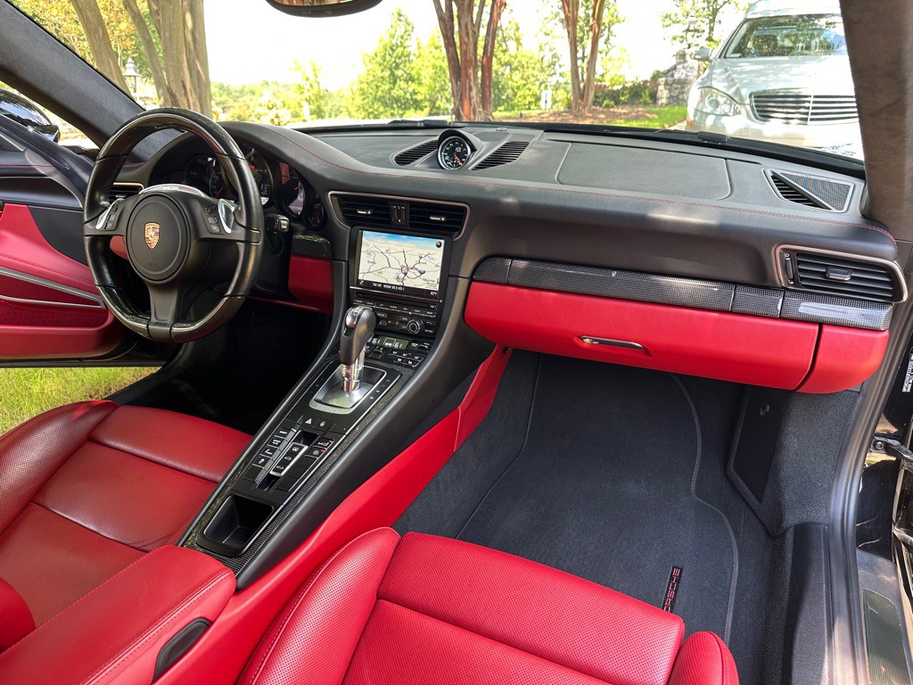 2015 Porsche 911 Image 42