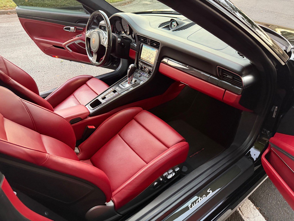2015 Porsche 911 Image 30