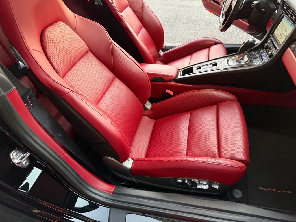 2015 Porsche 911 Image 32