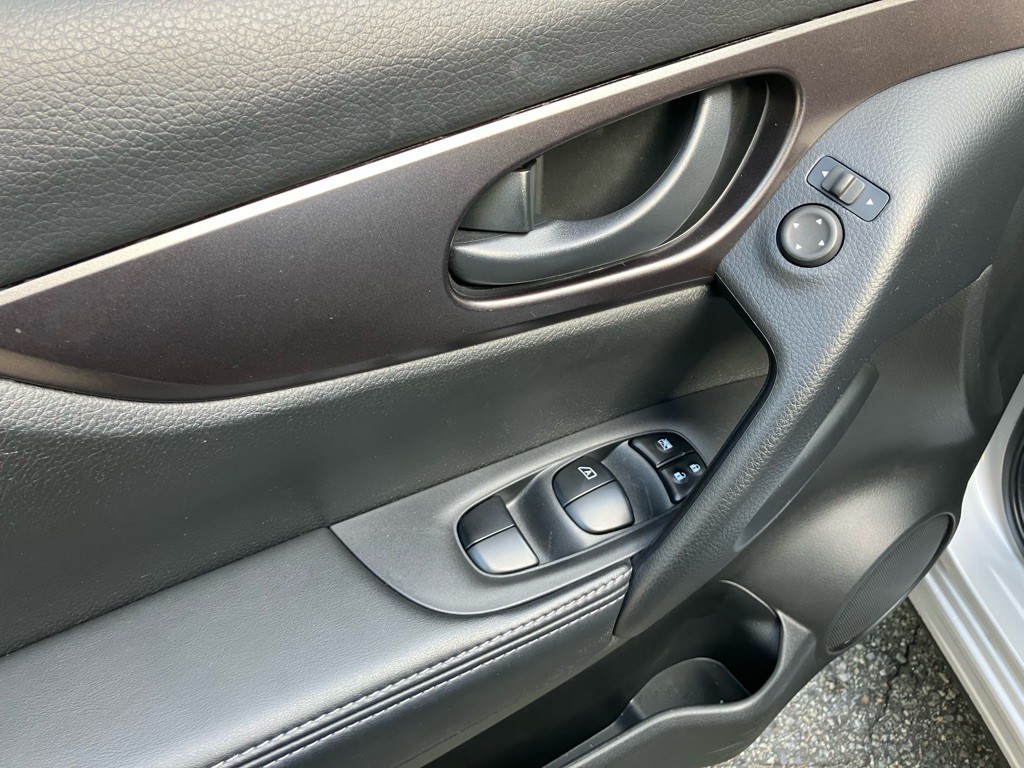 2020 Nissan Rogue Image 12