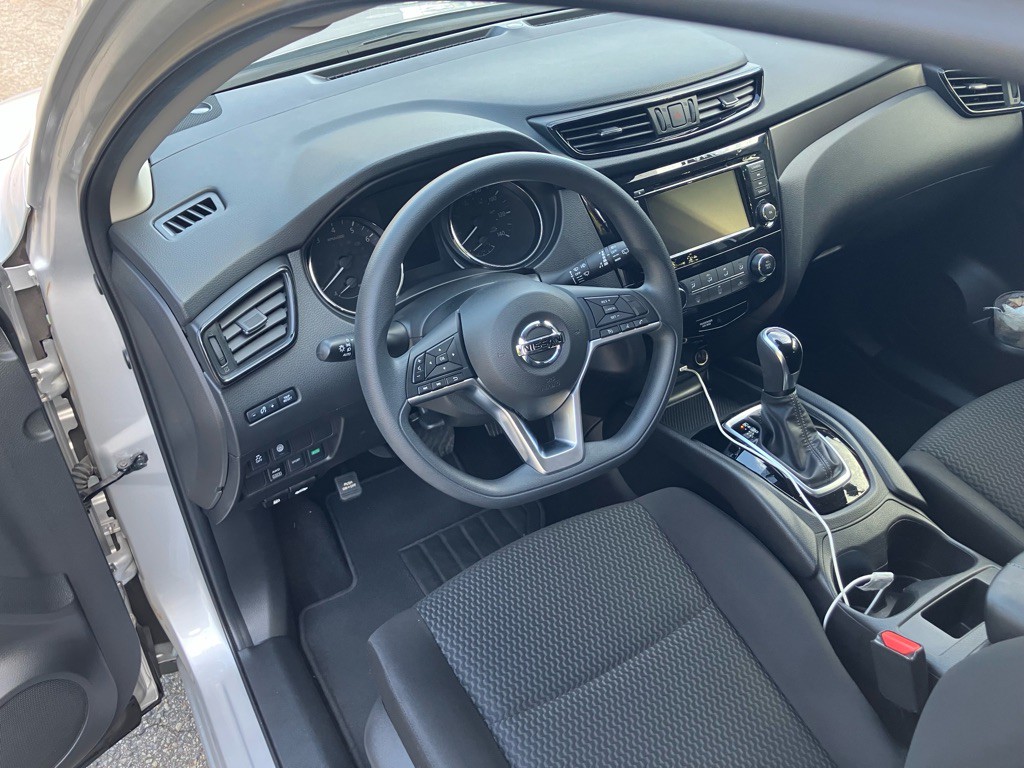 2020 Nissan Rogue Image 18